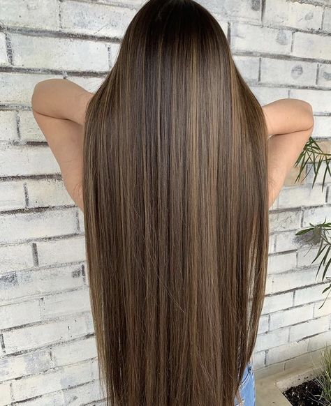 Caramel Balayage Brunette, Blonde Highlights On Dark Hair, Black Hair Balayage, Brown Hair Looks, Hair Inspiration Long, Brown Hair Inspo, Brunette Balayage, Hair Color Streaks, Brunette Hair With Highlights