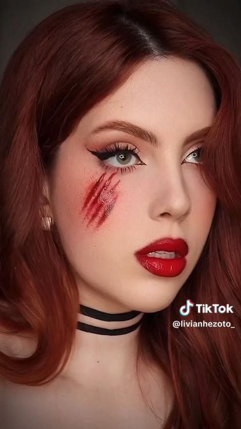 Maquillage Halloween Zombie, Maquillage Halloween Vampire, Scary Halloween Makeup Ideas, Halloween Makeup Hacks, Maquillage Halloween Simple, Blood Makeup, Vampire Makeup Halloween, Scary Halloween Makeup, Vampy Makeup