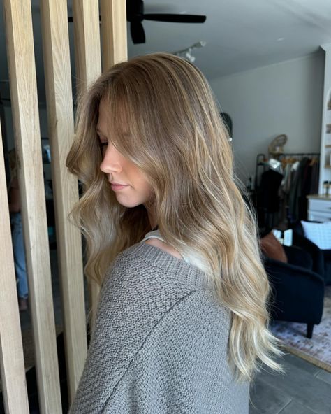 Love love love Brought her blonde back up! #michigancolorspecialist #grandblancmihairstylist #grandblanchair #fentonmiblonde #hairbysierra #brightblonde #goldenblonde #honeyblonde #creamyblonde #dimensionalbrunette #luxurybrunette #richbrunette #teasylights #livedincolor #livedincolorspecialist Michigan Hairstylist | Michigan Hair | Michigan Color Specialist | Low Maintenance Color | Lived In Color | Lived In Blonde | Lived In Brunette | Balayage | Custom Color | Custom Blonde Lived In Low Maintenance Blonde, Dark Lived In Blonde, Mousy Brown Balayage, No Money Piece Balayage, Blonde Hair Lived In, Chai Blonde Hair, Ashy Bronde Balayage With Money Piece, Natural Lived In Blonde, Low Maintenance Blonde Highlights