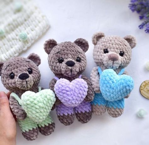 Teddy Bear With Heart, Amigurumi Teddy Bear, Bear With Heart, Valentines Day Bears, Bear Amigurumi, Crochet Teddy Bear Pattern, Plushie Patterns, Valentines Crochet, Bear Valentines