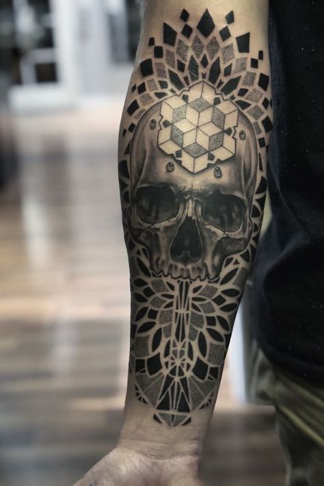 Mandala Tattoo Men, Hals Tattoo Mann, Men's Tattoo, Geometric Mandala Tattoo, Geometric Sleeve Tattoo, Full Leg Tattoos, Sacred Geometry Tattoo, Traditional Tattoo Sleeve, Geometry Tattoo