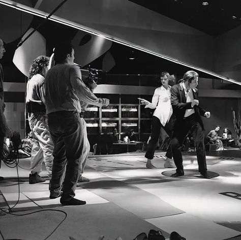 Pulp Fiction: Behind the Scenes & Facts Tarantino Pulp Fiction, Pulp Fiction 1994, Jive Dance, Directed By Quentin Tarantino, Tarantino Films, Pulp Fiction Art, Dance Forever, Photography Movies, Famous Black