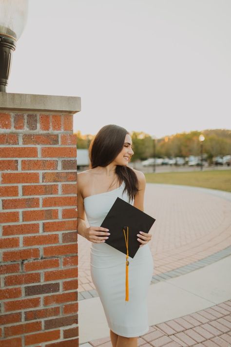 College Graduation Outfit Ideas, College Graduation Outfit, Graduation Outfit Ideas High School, Outfit Ideas University, Graduation Outfit Ideas University, Graduation Ceremony Outfit, Nursing School Graduation Pictures, Outfit Ideas For College, Grace Ann