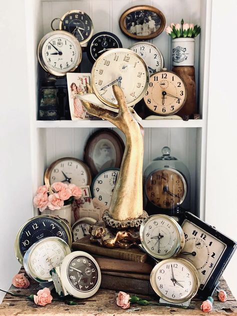 Timeless Treasures: Collecting Vintage Clocks - American Farmhouse Style Scandinavian Farmhouse Style, Scandinavian Farmhouse, American Farmhouse Style, Farmhouse Architecture, French Farmhouse Style, Vintage Clocks, Cottage Market, American Farmhouse, Farmhouse Crafts