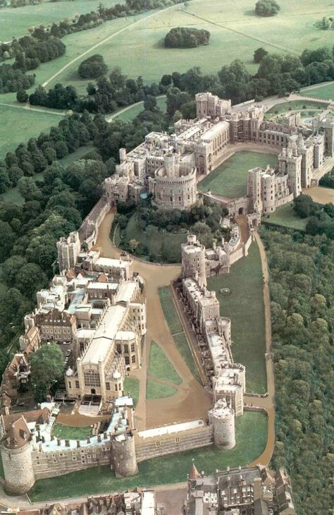 Windsor Castle in Berkshire, England. Built in the decade of 1066. The castle has seen many additions through all centuries since its construction. Originally built for William the Conqueror and owned... Castle Courtyard, English Castles, Castles In England, European Castles, Royal Castles, Chateau France, Castle House, Amazing Buildings, Windsor Castle