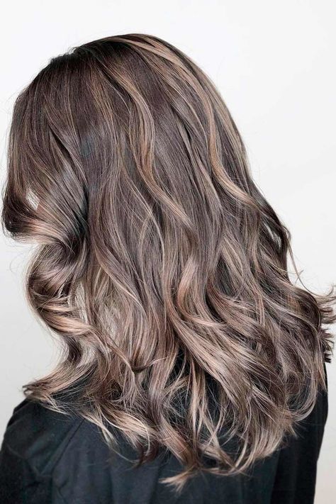 Hair Colors For Winter: 30 Pics Of Radiant Shades - Love Hairstyles Hair Colors For Winter, Grey Transition, Dark Caramel Hair, Ashy Brown, Winter Hair Trends, Beauty 2023, Hair Winter, Haircut 2022, Hair Color Unique