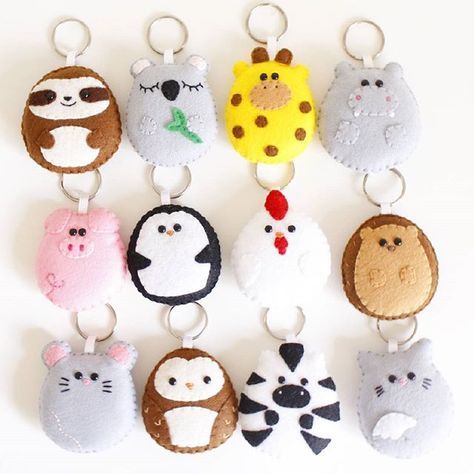 These are so cute! They remind me of tsum tsums Felt Keyring Ideas Free Pattern, Squishmallow Ideas, Fox Keychain, Felt Keyring, Keychain Couple, Felt Keychain, Animal Keychain, Felt Animal, Felt Crafts Diy