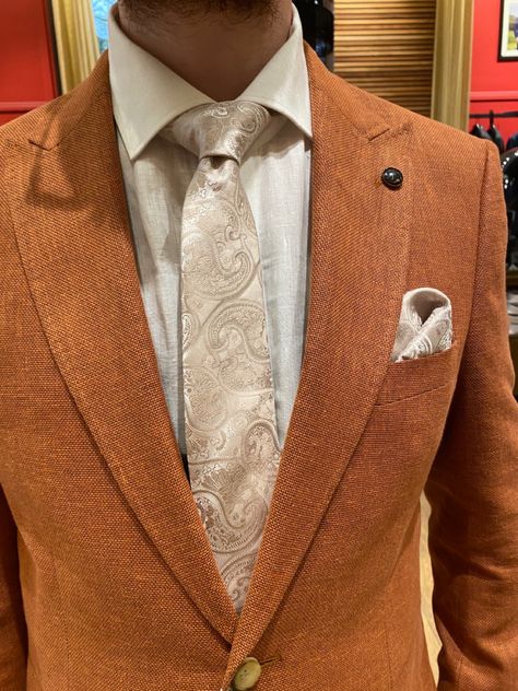 Divine mens rust suit, perfect for a rustic wedding or event. Chapagne tie & pocket square. Rust Suit, Peter Jackson, Suit Men, Wedding Suits Men, Clothing Apparel, Stylish Shoes, Tie And Pocket Square, Wedding Men, Pocket Square