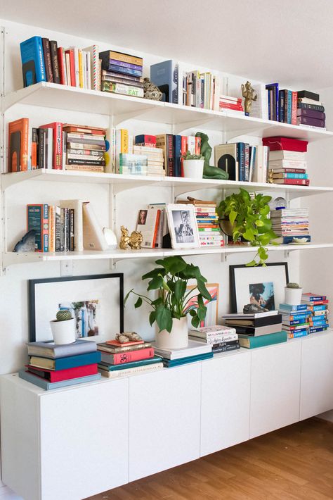 How to Style Your Home When You're Not Made of Money | A Practical Wedding Minimalist Bookshelves, Girls Bed, Home Library Design, Bookshelf Design, Living Room Shelves, Room Shelves, Bookshelves Diy, Book Shelf, Home Office Design