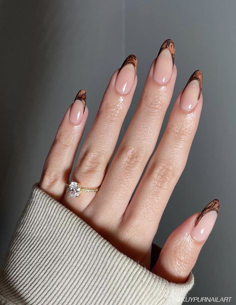 Fall Nails 2023, French Tip Nail Art, Brown Nails Design, Manikur Kuku, Simple Fall Nails, French Tip Nail Designs, Fall Nail Trends, Fall Nail Art Designs, Nails 2023