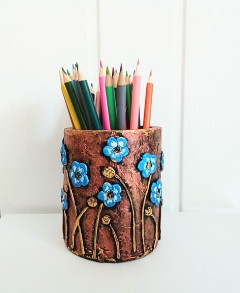 Air Dry Clay Flowers, Decorated Desk, Cardboard Hand, Pen Holder Diy, Clay Pen, Office Desk Storage, Wooden Key Holder, Ceramics Ideas Pottery, Clay Flowers