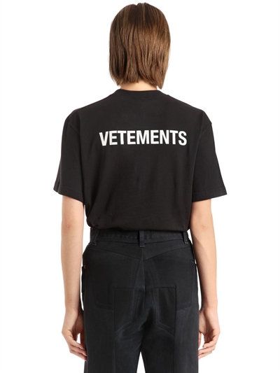 VETEMENTS Vetements Staff Printed Jersey T-Shirt, Black. #vetements #cloth #t-shirts Printed Jersey, Concert Tshirts, Boy Tees, Soft Tops, Tee Design, Black T Shirt, Black Tee, Black Tshirt, Printed Cotton