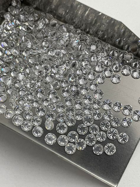 "▶ ITEM SPECIFICATION 2.50 mm to 3.00 mm 100 % C V D Diamond, Best Quality Lab Grown Diamond For Customized Jewelry, CVD Loose Diamond of VVS - VS Purity with D E Color.   ▶ PRODUCT DETAILS ✦ Shape: Round ✦ Type: Lab Grown Diamond - (CVD Diamond) ✦ Weight: 1 Ct each ✦ Dimension: 2.50 mm to 3.00 mm ✦ Color: Full White (D E) ✦ Clarity: VVS - VS ✦ Making Process: Handmade - Crafted by our experienced team All Products of the shop will be customized with metal purity like 10K Solid Gold, 14K Solid Gold and 18K Solid Gold. Also It will be customized with Natural Diamond, Lab Grown (CVD - HPHT) Diamond, Natural Black Diamond, Natural Gemstone and Moissanites. If you have any additional questions about this ring, just hit the \"Ask a Question\" button (just to the right of the price) and we will Gold Jewellry, Diamond Videos, Gold Money, Cvd Diamond, Customized Jewelry, Diamond Gift, Color Full, Initial Pendant, Diamond Sizes