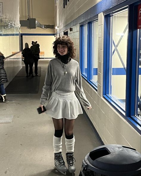 Ice Skating Casual Outfit, Ice Skating Outfit Inspo Casual, Aesthetic Winter Outfits Skirt, Outfits For Skating Rink, Grunge Ice Skating Outfit, Skirts With Leg Warmers, What Should I Wear Today Winter, Skating Rink Pictures, Aesthetic Ice Skating Outfit