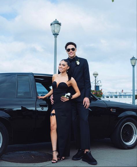 Prom Photoshoot With Car, Black And White Prom Couple, Prom Dress And Suit Matching, Black Prom Couple, Matching Prom Outfits For Couples, Matric Photoshoot, Black Prom Dress Couple, Prom Guys, Prom Outfits For Couples