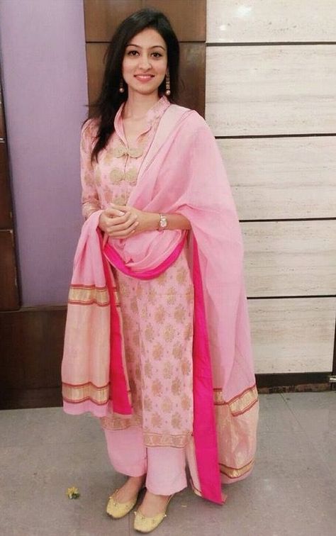 Pinterest: @pawank90 More Light Pink Suits Women, Pink Suits Women, Pink Suits, Punjabi Outfits, Miroslava Duma, Punjabi Dress, Dress Tight, Salwar Kamiz, Pink Shades