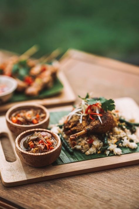 Traditional Balinese food twisted with sambal Matah and sambal Mbe. One way to introduce local proud. Bali Cafe, Balinese Food, Sambal Matah, Foodie Lover, Smoked Food Recipes, Cafe Food, Balinese, Traditional Food, Food Photography