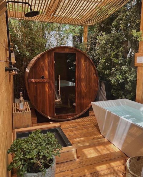 Outdoor Sauna Shower Ideas, Sauna Outdoor Backyards, Backyard Sauna Landscaping, Garden Sauna Ideas, Patio Sauna, Sauna Room Ideas, At Home Sauna, Backyard Sauna, Sauna Garden