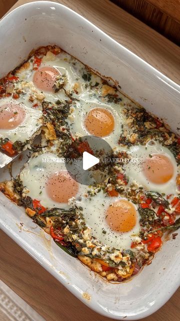 Garianne Gagliardi on Instagram: "This Mediterranean Feta Egg Bake is so easy to whip up and makes a great main course for a special breakfast or brunch. The combination of creamy feta, juicy tomatoes, bright vegetables, and a hearty Nellie’s Free Range egg makes for the most satisfying meal. I love using these eggs because they are free from hormones and antibiotics. Full recipe below🍳🫑🍅

Ingredients:
@nelliesfreerange 6 large eggs
2 cups cherry or grape tomatoes 
1 red bell pepper, chopped 
½ red onion, chopped 
3 garlic cloves, minced
8 oz feta cheese
4 tbsp olive oil
1 tsp dried oregano
1 tsp sea salt 
½ tsp dried thyme
½ tsp ground black pepper
½ tsp red pepper flakes
1 cup baby spinach
chopped fresh chives

Details on my website✨

#PeteAndGerrysPartner #NelliesFreeRangePartner #ea Healthy Fresh Breakfast, Mediterranean Feta Egg Bake, Mediterranean Egg Bake, Breakfast Frittata Recipes, Feta Egg Bake, Feta Breakfast, Creamy Feta, Special Breakfast, Egg Bake