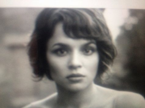 Norah Jones - cute bob with cows lick fringe. Fringe With Cowlick, Cow Lick Hair, Cute Bob, Mia Farrow, Norah Jones, Really Short Hair, Good Hair Day, Female Singers, Beauty Bar