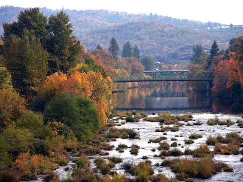 Roseburg, Or Oregon Town, Green Bridge, Coos Bay Oregon, Roseburg Oregon, Marcus Mariota, Justin Herbert, Travel Oregon, Ashland Oregon, Beautiful Oregon