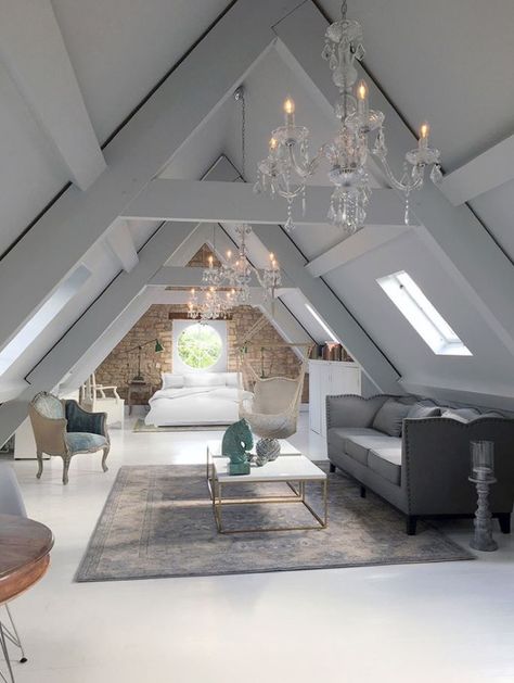 Chandeliers in the attic Casa Retro, Attic Bedroom Designs, Attic Loft, Interior Design Per La Casa, Attic Design, Attic Bedrooms, Attic Renovation, Attic Spaces, Attic Remodel