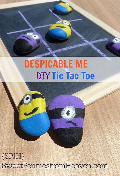 diy despicable me minion tic tac toe board game, crafts Minions Crafts, Diy Tic Tac Toe, Minion Goggles, Minion Craft, Tic Tac Toe Board, Despicable Me Minions, Minion Birthday Party, Minion Birthday, Minion Party