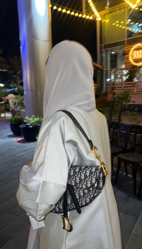 Luxury Bag Brands, Abaya Outfit, Hijabi Fits, Modest Casual Outfits, Stile Hijab, Cute Babies Photography, Cute Instagram Captions, Hijab Aesthetic, Arab Beauty