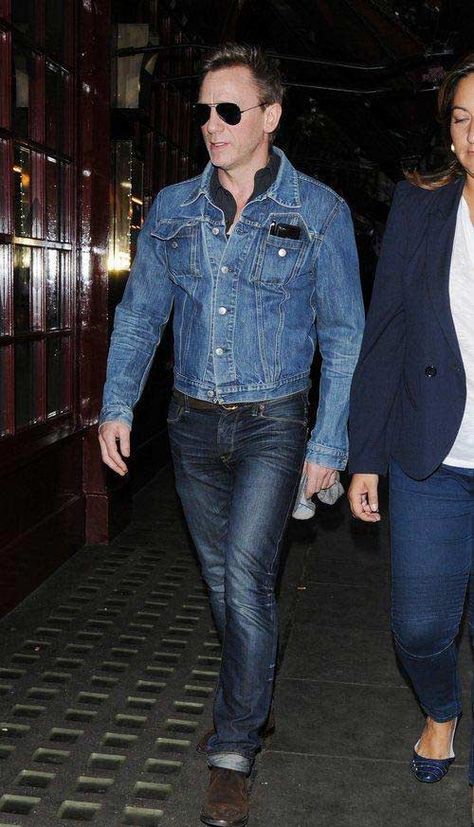 Men In Denim Jacket, Double Denim Men, Denim Jacket Men Style, Blue Denim Jacket Outfit, Grunge Cowboy, Jean Jacket Outfits Men, Denim Stars, Denim Outfit Men, Men's Denim Style