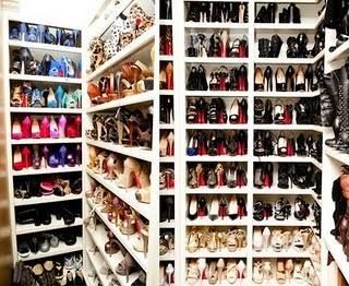 Khloe Kardashian's shoe closet Kardashian Shoes, Lots Of Shoes, Hak Tinggi, Celebrity Closets, Mode Shoes, Closet Candy, Dream Closets, Women Flats, Bohol