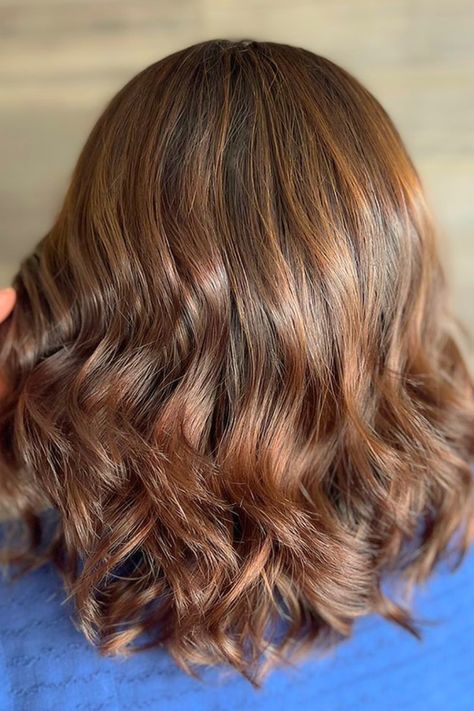 33 Brown Cinnamon Hair Color Ideas - Stylish Hair Ideas Brown Cinnamon Hair, Brown Cinnamon Hair Color, Cinnamon Hair Color, Hair Color Change, Cinnamon Hair Colors, Cinnamon Hair, Golden Highlights, Cinnamon Swirl, Seamless Transition