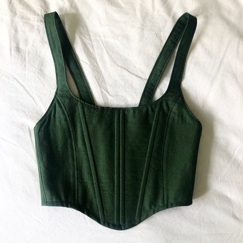 Corset Top Outfit, Corset Fashion Outfits, Green Corset, Haine Diy, Corset Fashion, Diy Sewing Clothes, Bra Top, Mode Inspiration, Corsets