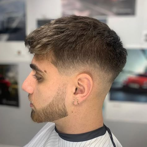 Haircuts For Men 2022, Medium Skin Fade, Haircut For Big Forehead, Mid Fade Haircut, Men Fade Haircut Short, Short Haircuts For Men, Short Fade Haircut, Mens Haircuts Short Hair, Men Haircut Curly Hair