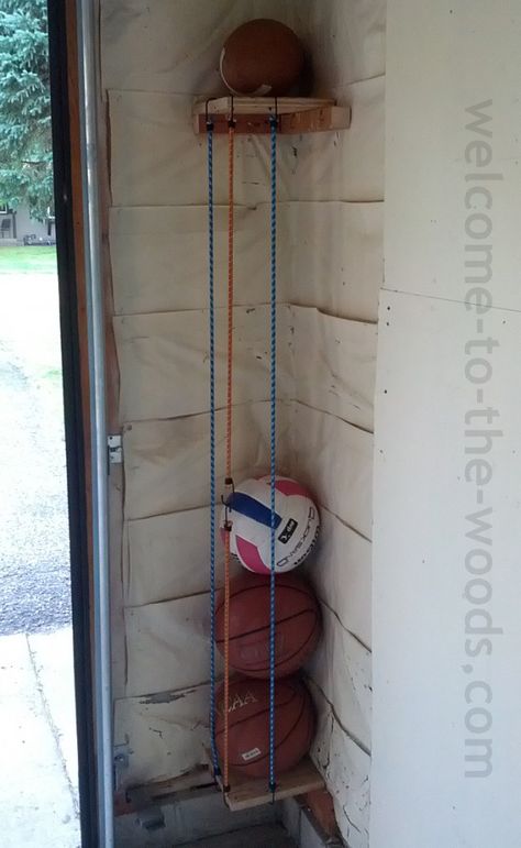 DIY Ball Corral - Do It Yourself Garage, Diy Projects Garage, Koti Diy, Garage Atelier, Shed Organization, Garage Organize, Ball Storage, Ideas Para Organizar, Garage Makeover