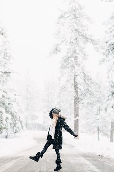 Winter Portraits Photography, Winter Senior Pictures, Snow Photoshoot, Winter Portraits, Snow Pictures, Snow Photography, Winter Photoshoot, Photographie Inspo, Winter Photo