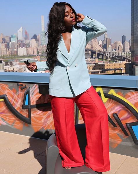 9 Light Blue Outfits You Can Wear on Repeat This Summer Red And Light Blue Outfit, Light Blue Blazer Outfits For Women, Light Blue Blazer Outfit, Blazer Outfits For Women Casual, Blazer Outfits For Women Work, Light Blue Outfits, Linen Blazer Outfit Women, Blue Blazer Outfits For Women, Linen Blazer Outfit