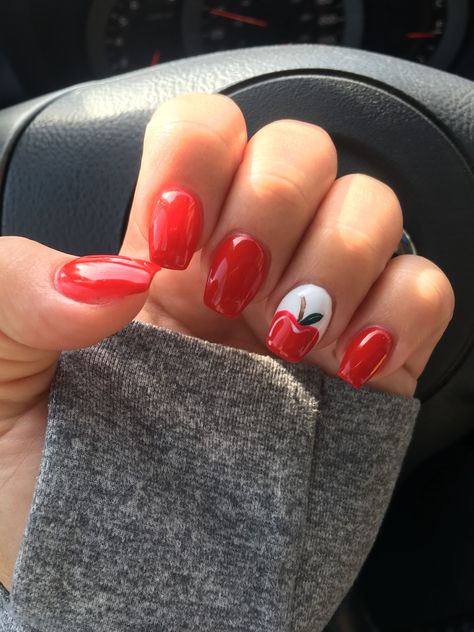 Nails With Apple Design, Simple Nail Designs Back To School, Teachers Nails Designs, Teacher Nail Inspiration, Acrylic Nails For Teachers, Teacher Nails Short, Nail Designs For Teachers, Teacher Graduation Nails, Prek Teacher Nails