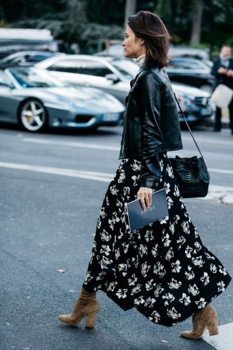 Summer to Fall Outfit: Black floral maxi dress, suede camel booties, leather jacket Style Désinvolte Chic, Skirt Diy, Style Casual Chic, Black Floral Maxi Dress, Looks Street Style, Looks Chic, 가을 패션, Looks Style, Mode Inspiration