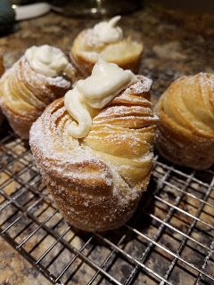 Cruffin Recipe, Breakfast Sweets, Breakfast Pastries, Pasta Machine, Puff Pastry Recipes, Sweet Pastries, French Pastries, Breakfast Brunch Recipes, Bread Flour