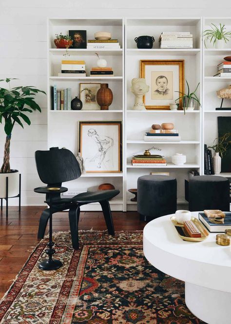 Eclectic Interior Design, Mid Century Modern Interiors, Amber Interiors, Style Deco, Eclectic Interior, Eclectic Design, Traditional Interior, Living Room Inspo, Eclectic Decor