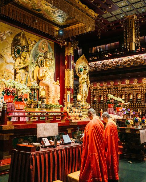 Buddhist Ceremony Singapore Grand Library, Buddha Artwork, Singapore City, Mahayana Buddhism, Buddhist Prayer, Home Temple, Chinese History, Building Art, Buddha Image