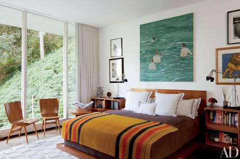 Mcm Art Deco Bedroom, Masculine Wood Bedroom, Airy Colorful Bedroom, Coastal Design Bedroom, Midcentury Ranch Interior, Above Bed Floating Shelf, Minimal Eclectic Bedroom, Renter Bedroom, Socal Bedroom