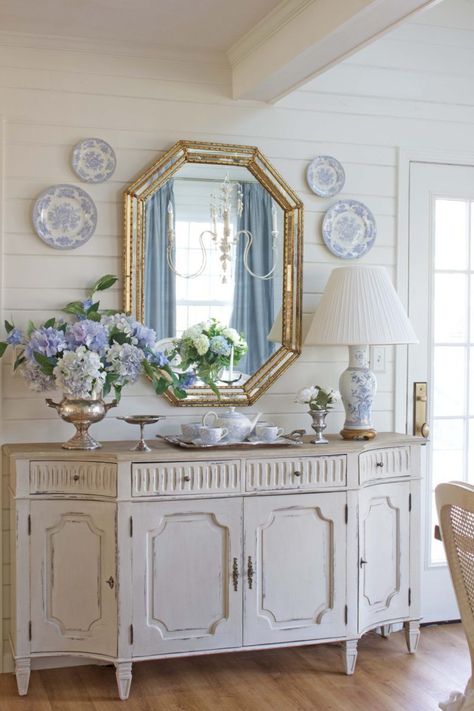 An Elegant, Budget-Friendly Before and After - The Glam Pad Traditional Southern Home Decor Bedroom, Grand Melinnial Dining Room, Southern Home Inspiration, Gilded Age Home Decor, Bridgerton Home Aesthetic, Southern Country Home Decor, Grandmillenial Style Living Rooms, Grand Millennial Living Room, Virginia Apartment