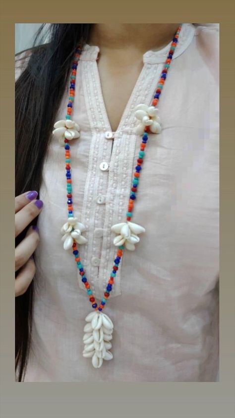 Navratri Necklace Handmade, Kori Jewellery, Navratri Necklace, Navratri Jewellery, Flower Jewelry Designs, Hand Embroidered Jewelry, Terracotta Jewellery Designs, Diy Necklace Making, Art Jewelry Design