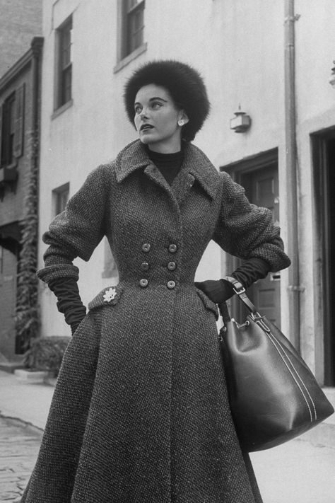 Photograph, Clothing, Retro style, Vintage clothing, Snapshot, Standing, Fashion, Coat, Dress, Outerwear, Tweed Fashion, 1950s Fashion Women, Fall Fashion Skirts, Mode Retro, Vintage Fashion 1950s, Womens Tweed, Design Moda, 20th Century Fashion, Look Retro