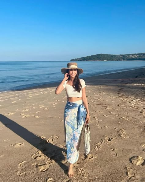 Thailand Ootd Travel Outfits, Boracay Outfit, Pantai Outfit, Outfit Ke Pantai, Dress Pantai, Outfit Pantai, Maternity Fashion Dresses, Thailand Outfit, Nike Sneakers Outfit