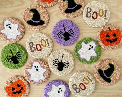 Tufted Coaster, Ghost Table, Table Decor Halloween, Pumpkin Home Decor, Halloween Punch, Punch Ideas, Diy Ceramic, Coffee Coasters, Halloween Drinks