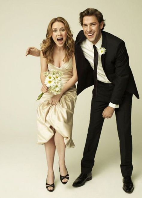 12 Most Iconic TV & Movie Weddings To Ever Exist - Wilkie Blog! - Jim and Pam's wedding from The Office #tvshow #iconic #tv #show Jim And Pam Wedding, Office Jim And Pam, The Office Jim And Pam, John Krasinski Jenna Fischer, Jim And Pam The Office, Pam Halpert, Jenna Fisher, Pam The Office, Office Cast