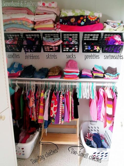 Little girls' closet organization ideas {Sawdust and Embryos} - Copy Family Walk In Closet, Mommy And Daughter Bedroom Ideas, Daughters Room Organization, Small Space Dress Up Storage, Clothes Organization In Closet, Mommy And Me Bedroom Ideas, Cheap Room Organizing Ideas, Organizing Toddler Room, Daughter Room Makeover