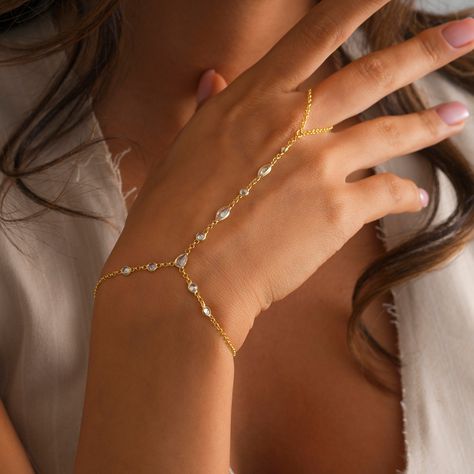 Slave Bracelet.14K Gold Filled Hand Chain.Minimalist Finger Bracelet.Hand Ring Bracelet.Dainty Hand Harness Chain.Turkish Şahmaran Jewelry Hand Ring Bracelet, Hand Bracelet With Ring, Hand Chain Jewelry, Finger Bracelets, Hand Harness, Hand Chain Bracelet, Wrist Jewelry, Festival Accessories, Bracelet Dainty